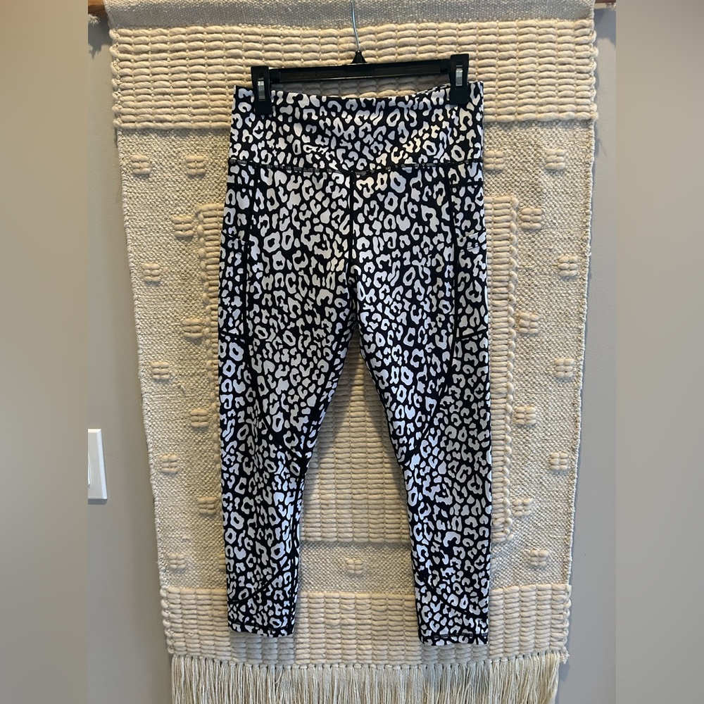 Zyia Active Black and White Leopard Print Leggings